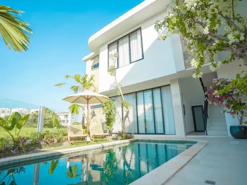 LUXURY TROPICAL VILLA NEAR MENGENING BEACH CEMAGI - Real Estate in Bali