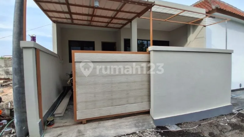 Rumah Baru Siap Huni Semi Furnished di Kerobokan Badung - Real Estate in Bali
