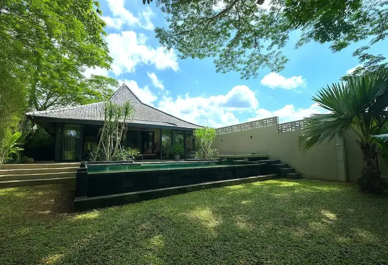 LEASEHOLD | TROPICAL JOGLO 3 BEDROOM VILLA WITH ICONIC ARCHITECTURE IN CEMAGI - Real Estate in Bali