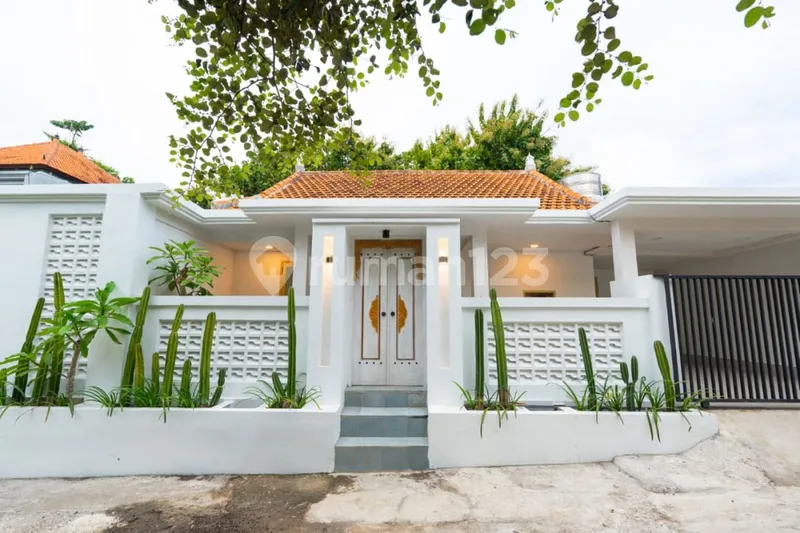 Modern Tropical Villa Jimbaran | 2Br Ensuite | Renovasi 2025 | Full Furnished - Bali in Bali