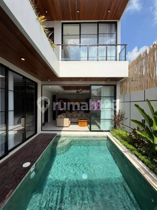 Villa Modern Baru dengan Kolam Renang Pribadi di Padonan Canggu - Real Estate in Bali