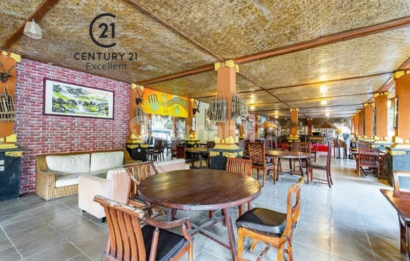 VILLA EX HOTEL DI KAMPUNG ARTIS GIANYAR BALI - Real Estate in Bali