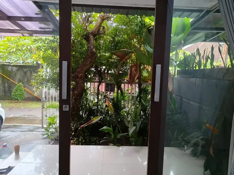 FOR RENT 3BR KAWASAN STARTEGIS SEMI FURNISHED DI PUSAT KOTA RENON - Real Estate in Bali