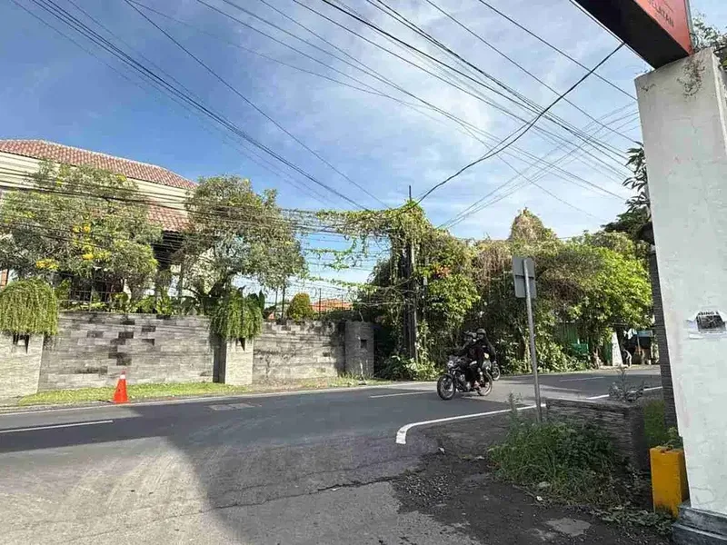Buc Tanah Premium 12Are Strategis Raya Utama Tk Badung Renon Jl12mtr - Real Estate in Bali