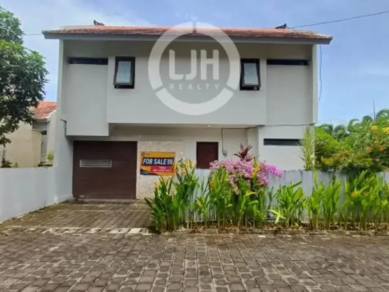House For Sale In Residential Area, One Gate System, Close to Public Facilities, Only 2 Km to Garuda Wisnu Kencana - Bali in Bali