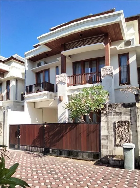 Disewakan Rumah 2 Lantai Minimalis Modern One Gate di Denpasar - Bali in Bali
