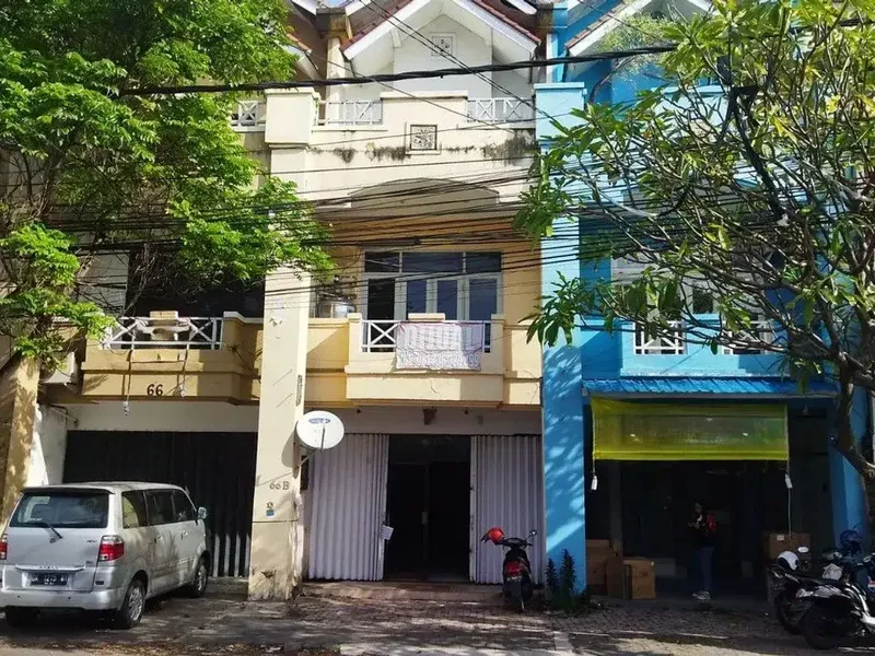 Ruko Strategis Zona Komersial Dijual di Kerobokan, Kuta Utara - Real Estate in Bali