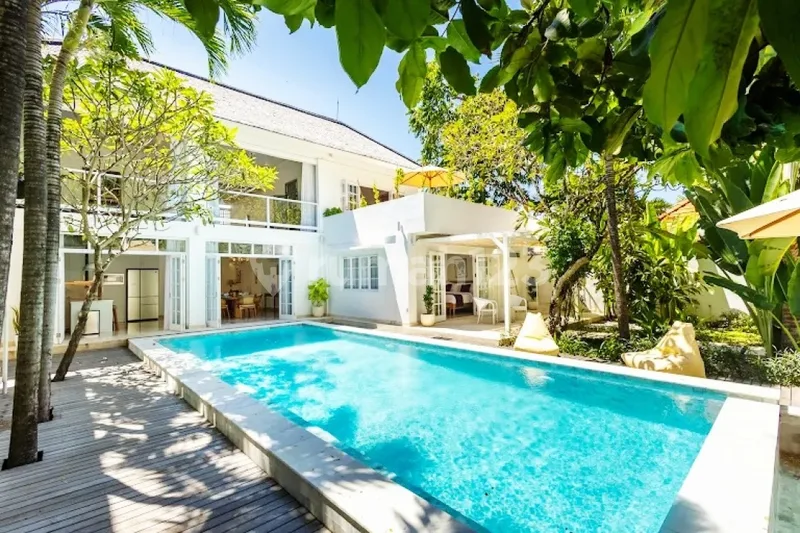 Villa Tropical Minimalis Style di Sanur Area ..450 Meter ke Warung Bellisimo , 3 Menit ke Rumah Sakit Bali Mandara dan 8 Menit ke Pantai Mertasari Sanur - Bali in Bali