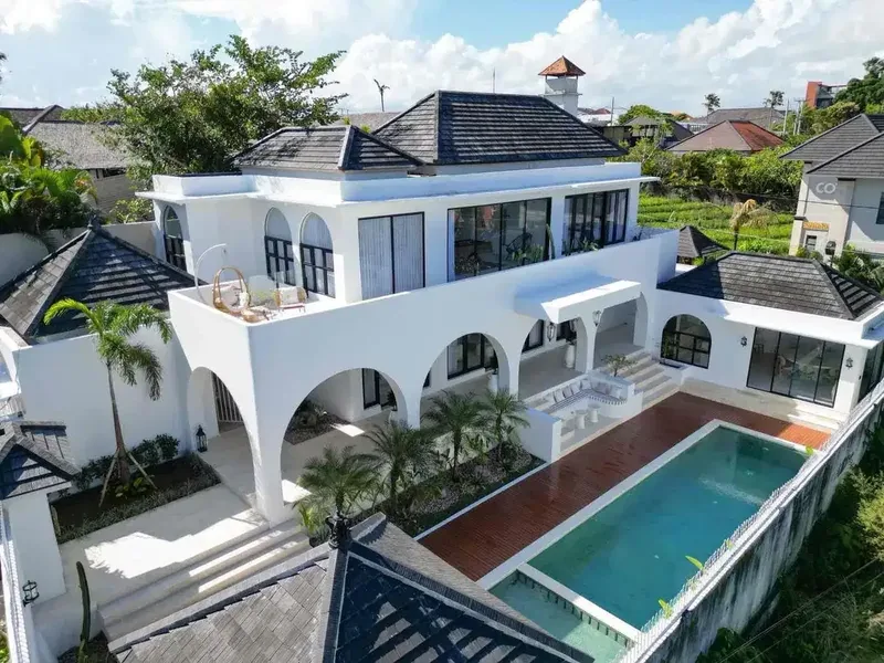 4 BEDROOMS LUXURY  MEDITTERANEAN  STYLE PRIME AND STRATEGIC LOCATION AT BERAWA CANGGU - Real Estate in Bali