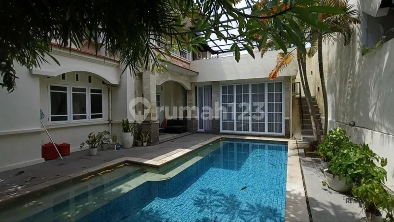 Villa Eksklusif 4 Kamar Tidur Disewakan di Kerobokan Kelod Area - Real Estate in Bali