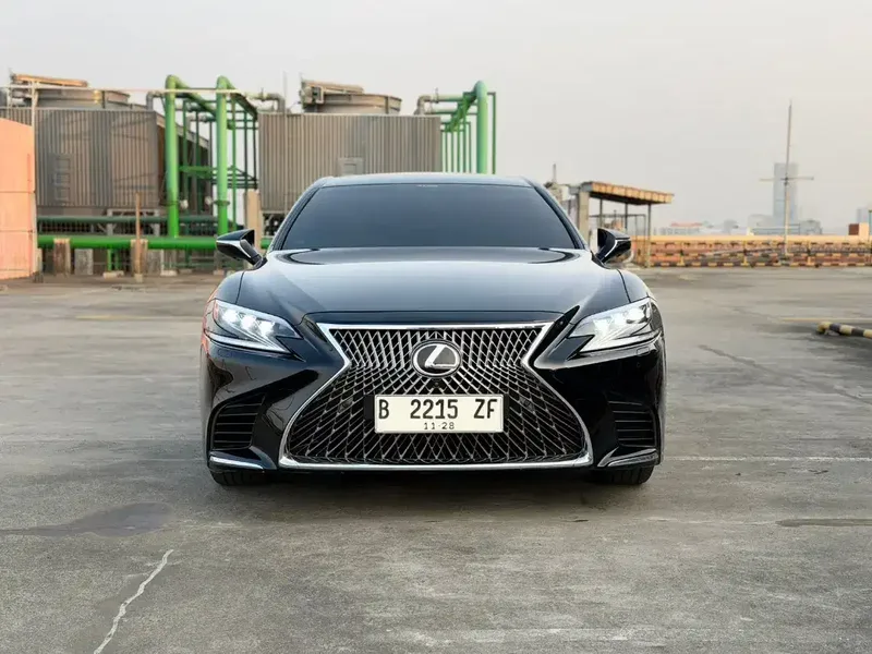 Lexus LS 500 H sedan super mewah - Vehicles in Bali