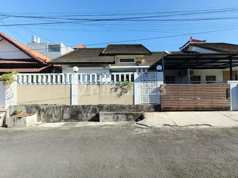 Rumah Modern 1 Lantai di Taman Griya, Furnished, Dekat Bypass - Real Estate in Bali