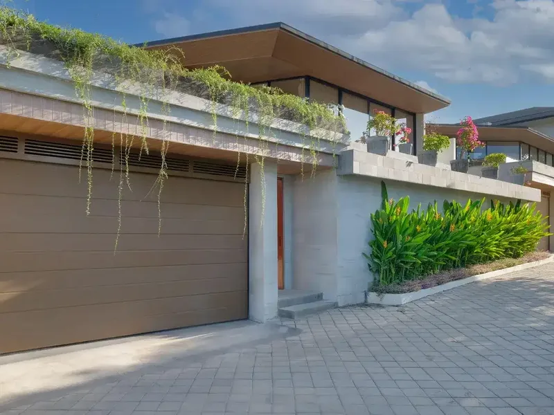 Villa Mewah Dekat Pantai dengan Pemandangan Laut di Sanur Bali - Real Estate in Bali