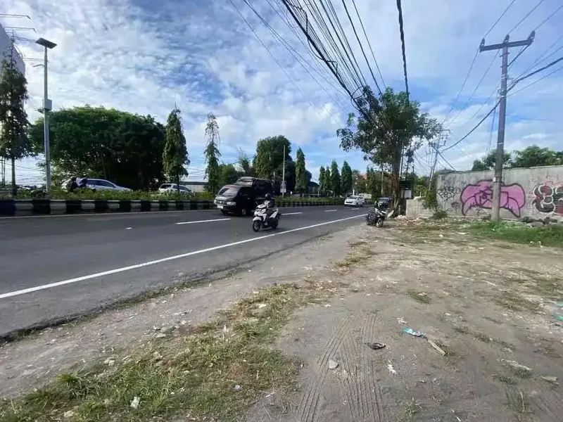 Di sewakan lahan kosong premium jalan utama by pass Sanur cocok untuk segala usaha. - Real Estate in Bali