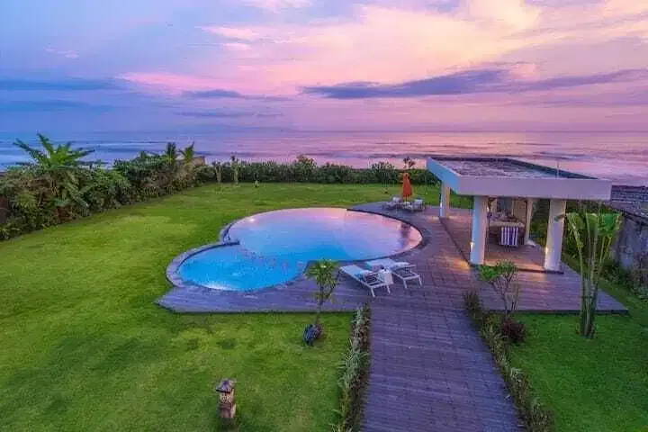 Villa Mewah Tepi Pantai Ketewel Luas dan Strategis - Real Estate in Bali
