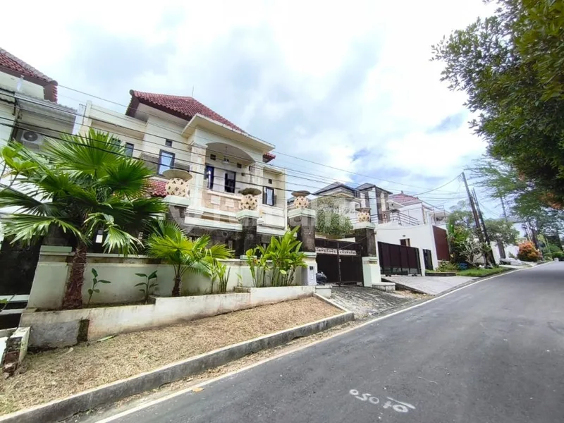 Villa 2 Lantai di Kawasan Elit Mumbul Nusa Dua Dekat Tol - Real Estate in Bali