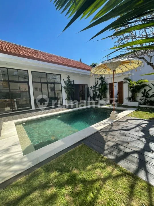 Villa in Pererenan, Badung modern 3 BR - Real Estate in Bali