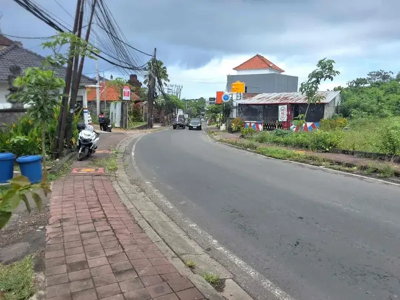 Di sewakan lahan komersil cocok untuk usaha karena di jalan utama labuan sait Pecatu - Real Estate in Bali