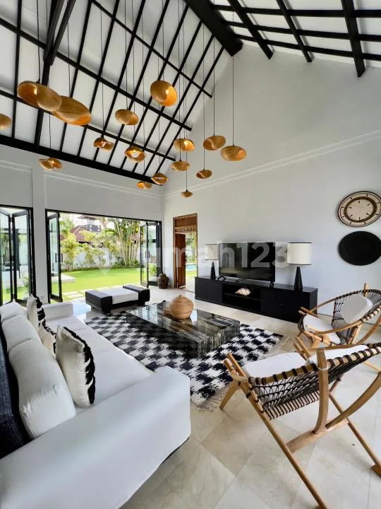 Villa Batu Bolong Canggu Walking Distance To Beach SHM - Real Estate in Bali