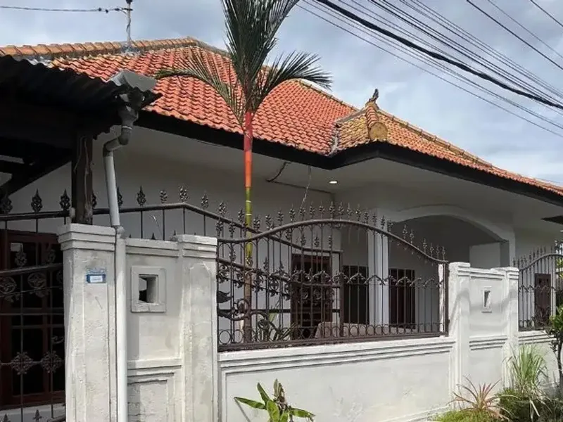 RUMAH STRATEGIS DEKAT KEROBOKAN DI TANGKUBAN PERAHU DENPASAR - Real Estate in Bali