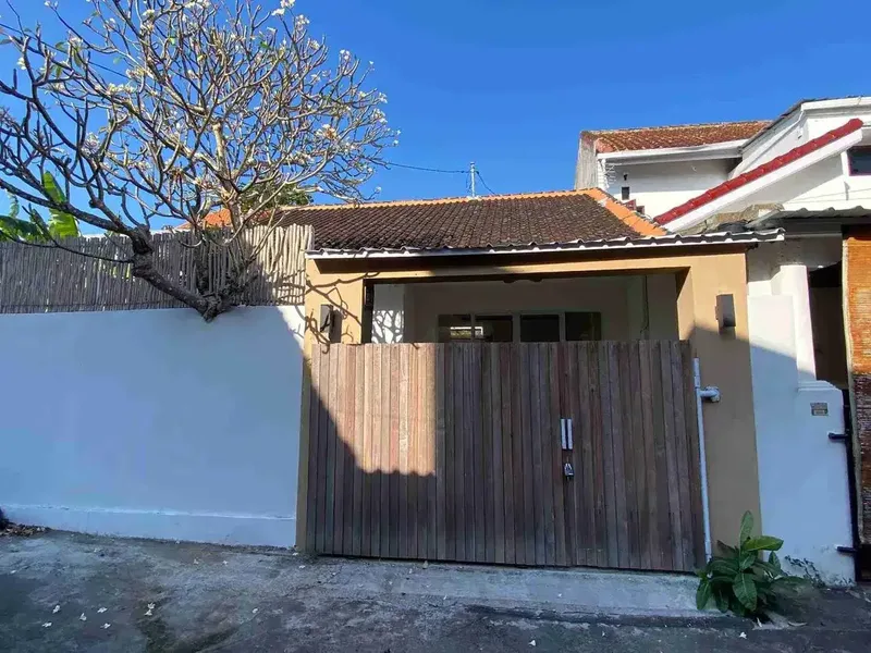 Rumah Modern Minimalis Harga Ekonomis, Fully Furnished di Padangsambian, Denpasar Barat dekat Kerobokan dan Canggu - Real Estate in Bali