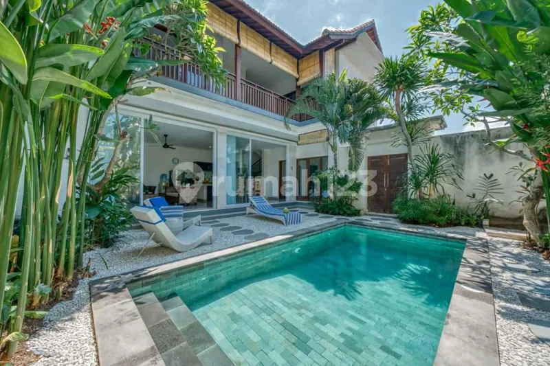3 Bedrooms Villa Located Between Canggu Near Finns Beach Club - Real Estate in Bali