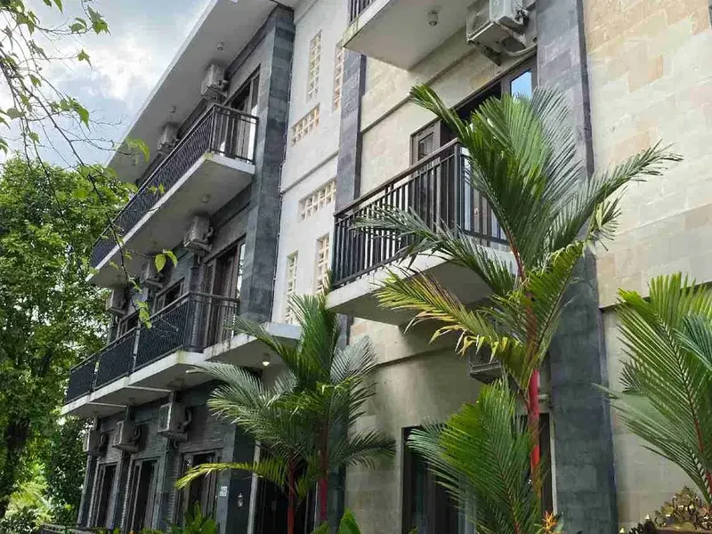 Guest House 27 Kamar Tidur  Tumbak Buyuh Canggu Utara - Real Estate in Bali