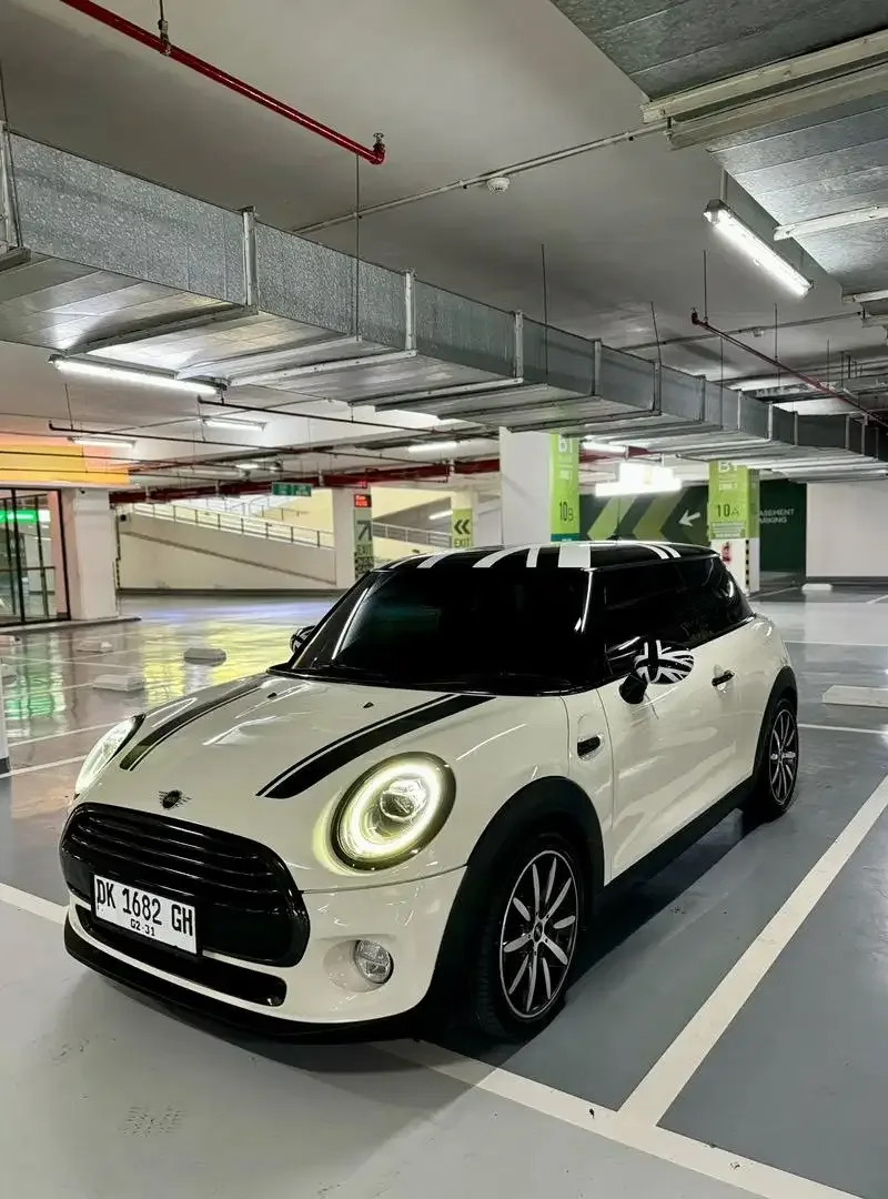 MINI COOPER 2018 LOW KM - Vehicles in Bali