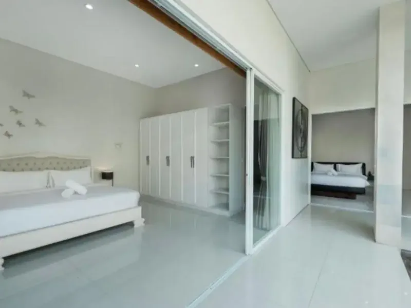 Villa 3 Kamar dengan Private Pool dan Jacuzzi Dekat Double Six Beach - Real Estate in Bali