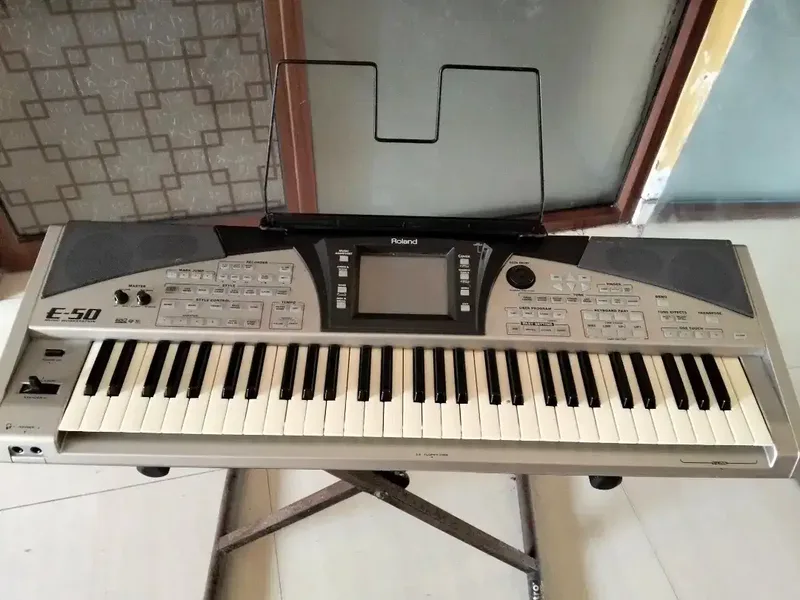 Keyboard Rolland E50 - Hobbies & Sports in Bali