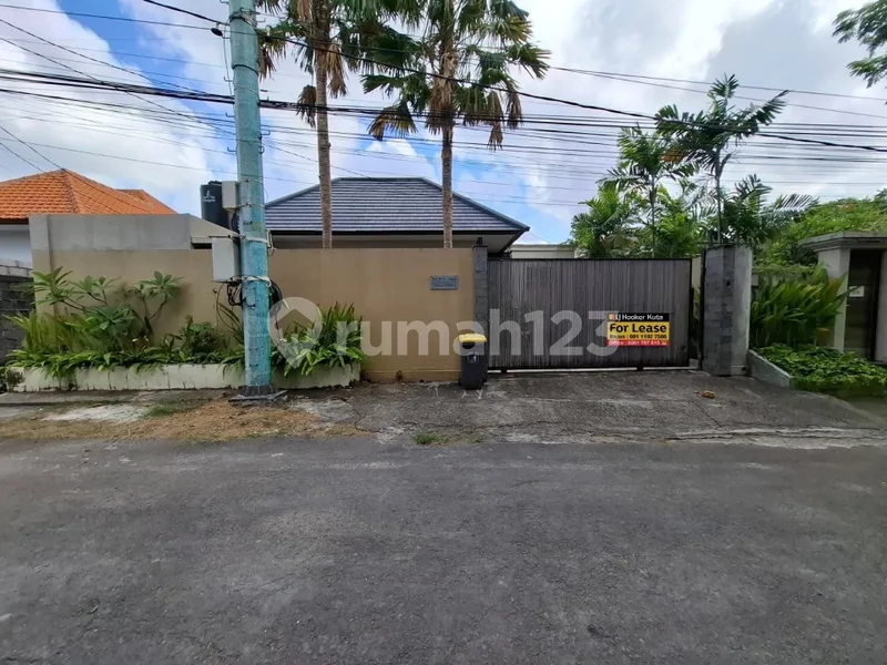 Villa Luxury Jl Taman Sari Kerobokan yang Luas dan Menawan - Real Estate in Bali
