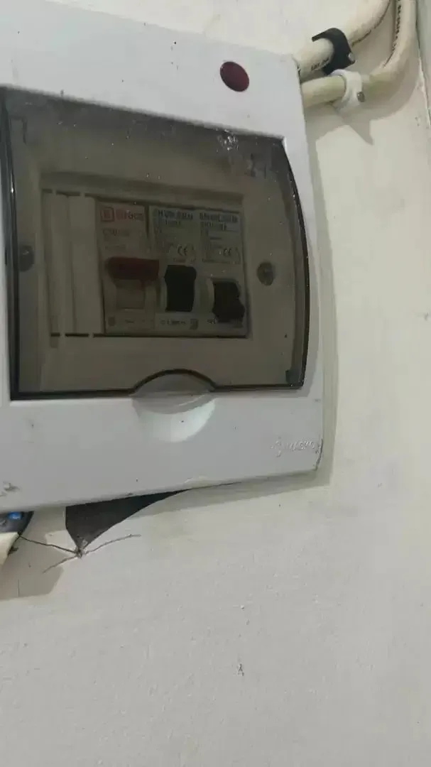 Tukang listrik,neon box mati, instalasi listrik,konslet,amprah,dll - Other in Bali