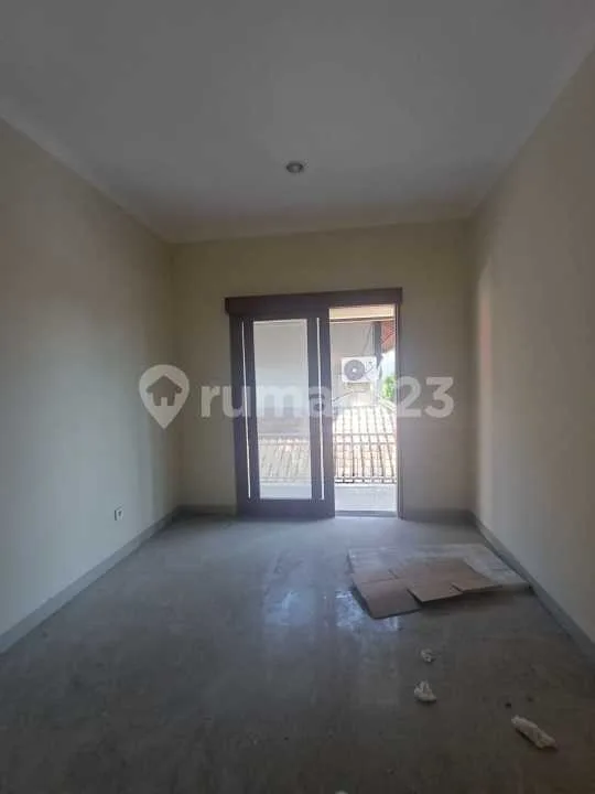 Di Sewakan Seluruh Bangunan Guest House di Lantai 2 di Jalan Kayu Aya Seminyak dengan Jumlah 5 Kamar Tidur Unfurnished - Real Estate in Bali