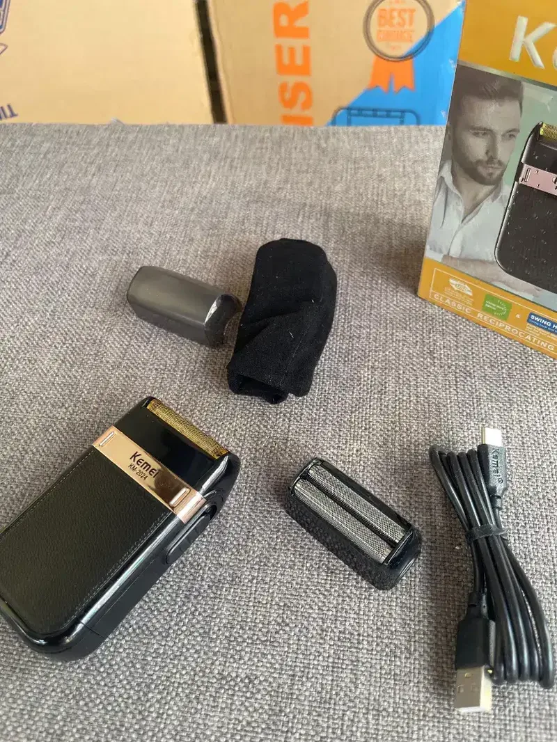 Baru merk KEMEI alat pencukur kumis dan jenggot di cas - Other in Bali