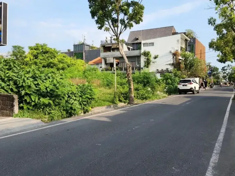 tanah premium pinggir jalan dekat pantai brawa - Real Estate in Bali