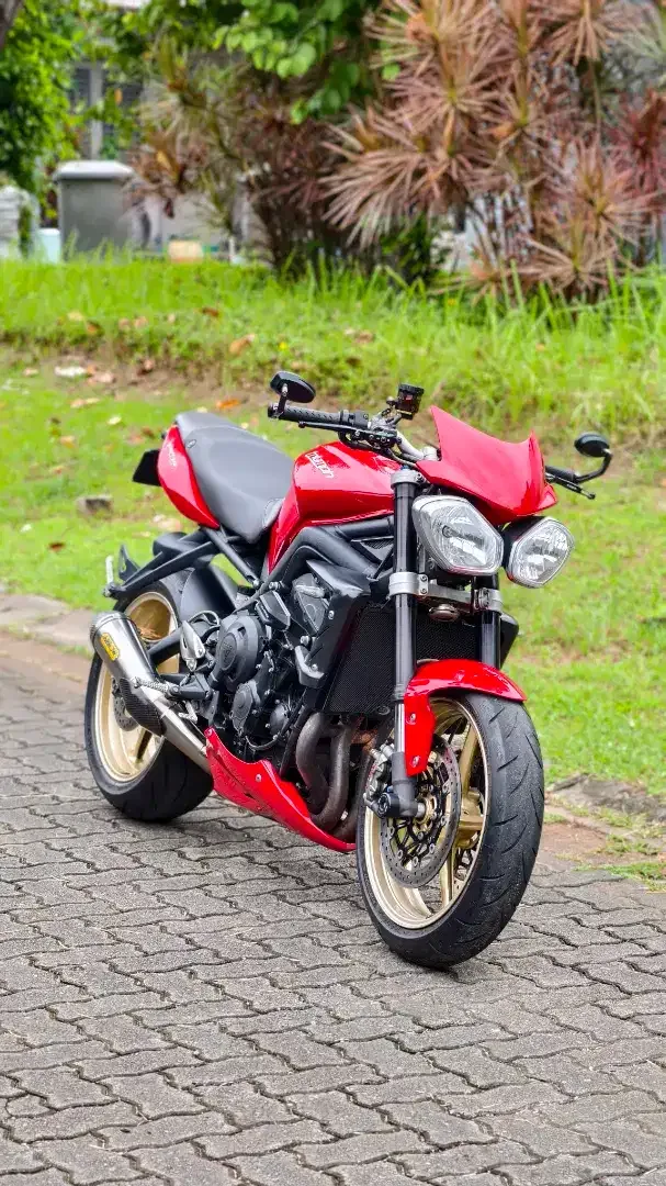Triumph Street Triple 675 2012 FP,  modif banyak, cakep, siap gas - Vehicles in Bali