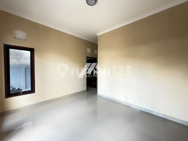 Kbp1615 A Simple Minimalist House With Three Bedrooms And A Closed Living Room. - Real Estate in Bali