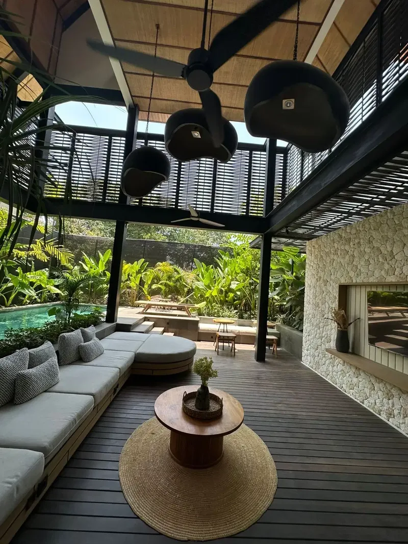 Villa Mewah Modern Tropis  3 br Furnished di Pusat Canggu - Real Estate in Bali