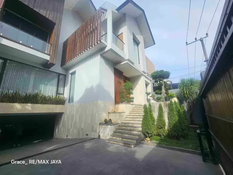 Rumah Modern Ekslusif di Mahendradata Denpasar Barat - Real Estate in Bali