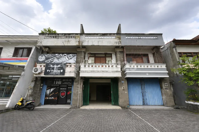 2 Dunia Dalam 1 Properti! Ruko Aktif + Rumah 3 Lantai Terkoneksi di Jalur Denpasar-Pemecutan Kaja - Bali in Bali