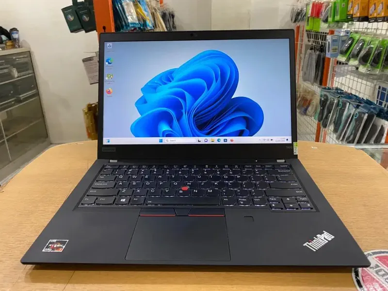 Lenovo ThinkPad T495 Amd Ryzen 7 Pro SSD 256GB Ram 16GB VGA 2GB Touchs - Electronics in Bali