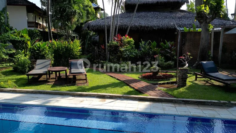 Rumah Kita Estate. Two Traditional Balinese Villa's, Swimming Pool & Wonderful Detailed Garden, 150 Meters From The See. Set On 1,875 MÂ² In Lovina, North Bali. - Real Estate in Bali