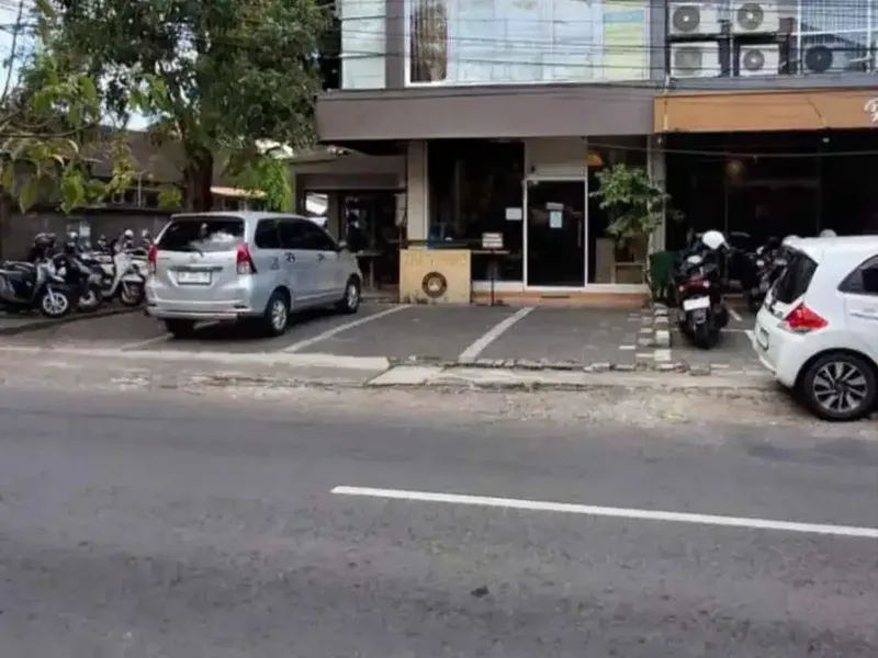 Properti Komersial 4 Lantai Cocok untuk Bisnis Dijual, di Renon - Real Estate in Bali