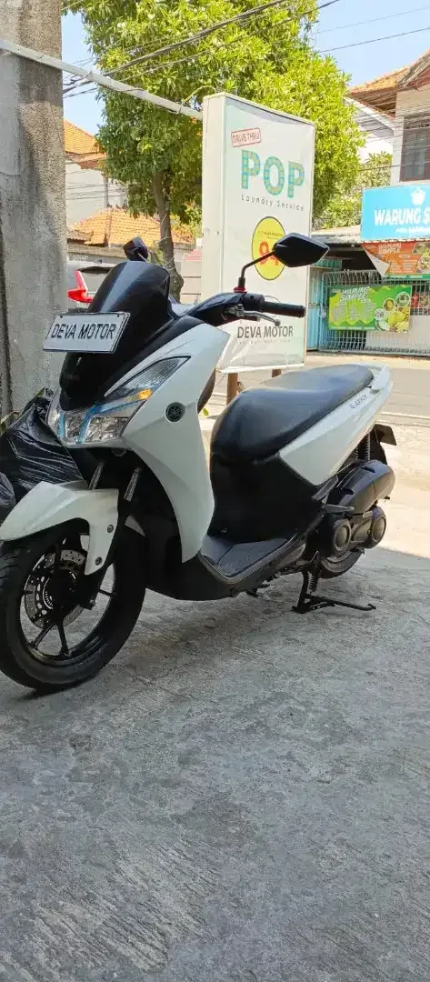 Lexi 2018 putih Deva motor - Vehicles in Bali
