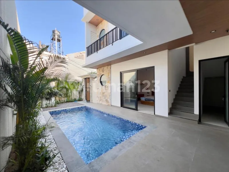 Stylish 3-Bedroom Tropical Villa Closed To Asian International School At Jimbaran. - Real Estate in Bali