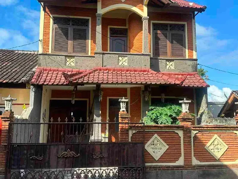 Jual Rumah Second 2lt Jl Tukad Balian Dekat Renon Area strategis untuk hunian Di Denpasar. - Bali in Bali