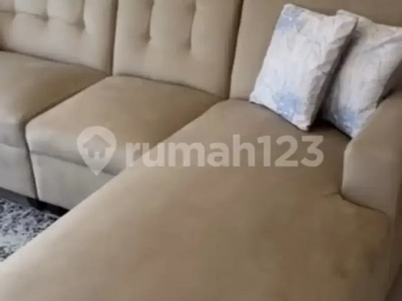 Di Sewakan Rumah Lantai Dua Include Furnishing 4 Kamar Tidur - Real Estate in Bali