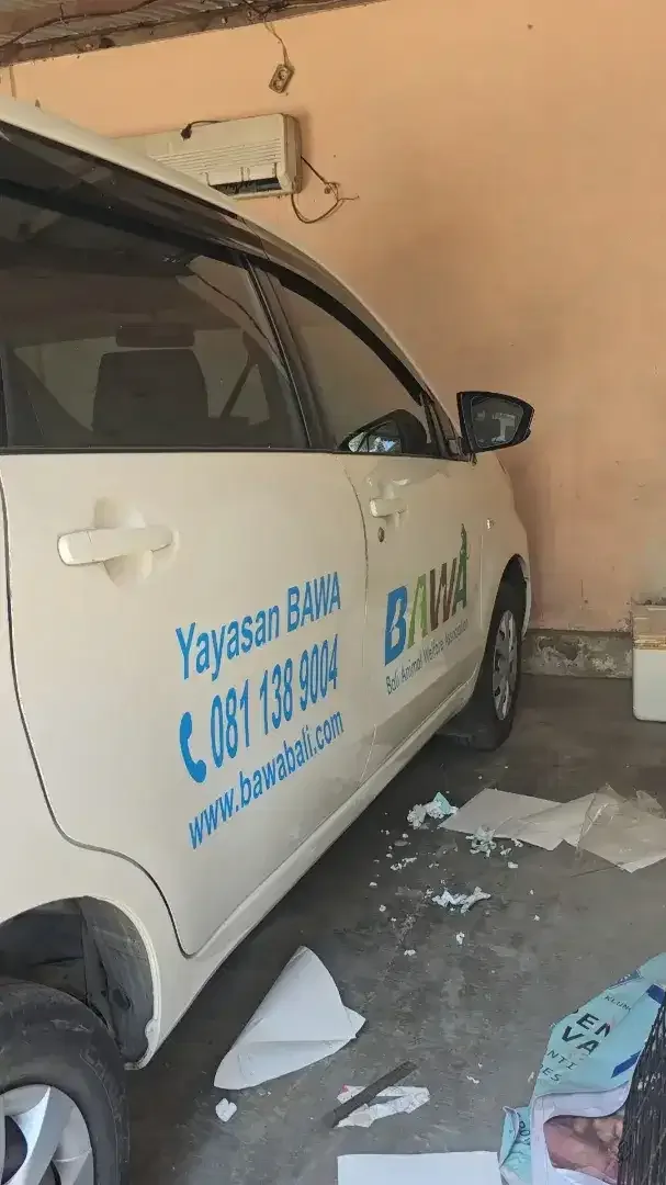 Melayani segala jenis pemasangan sticker di mobil wrapping & branding - Vehicles in Bali