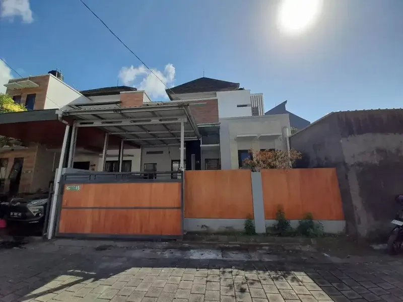Rumah 2 Lantai Strategis di Prana Graha, Taman Griya - Real Estate in Bali