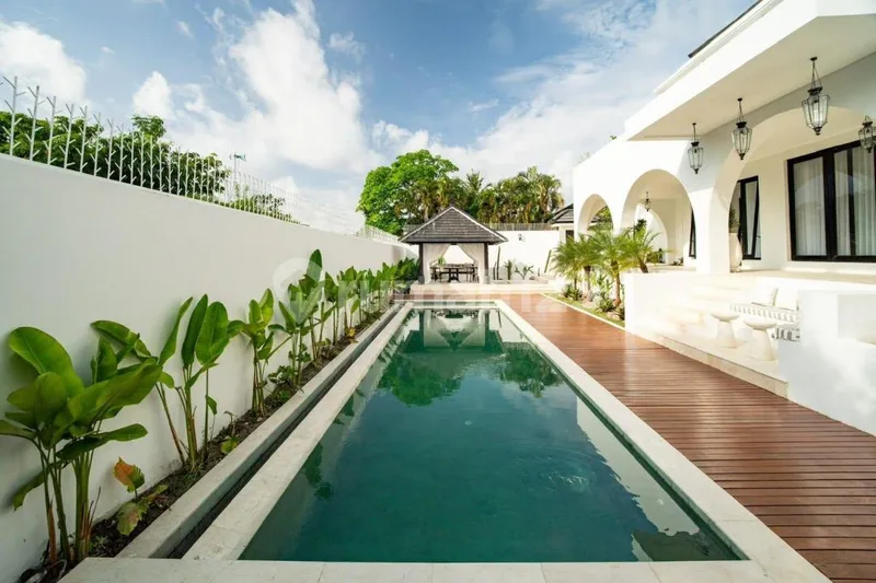 Villa Mewah Luxury Baru di Pantai Brawa Canggu Dekat Finns Area Nyaman Strategis Furnished - Real Estate in Bali